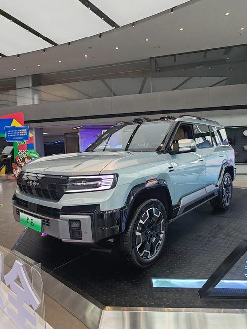 重庆207比亚迪方程豹硬派越野的爆款，英菲尼迪35周年与你共成长